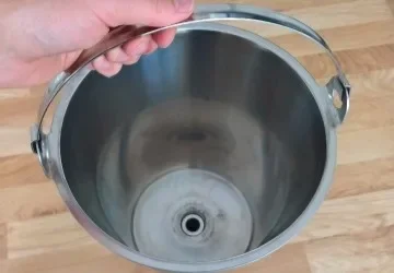 Svensktillverkad tratt i rostfritt stål